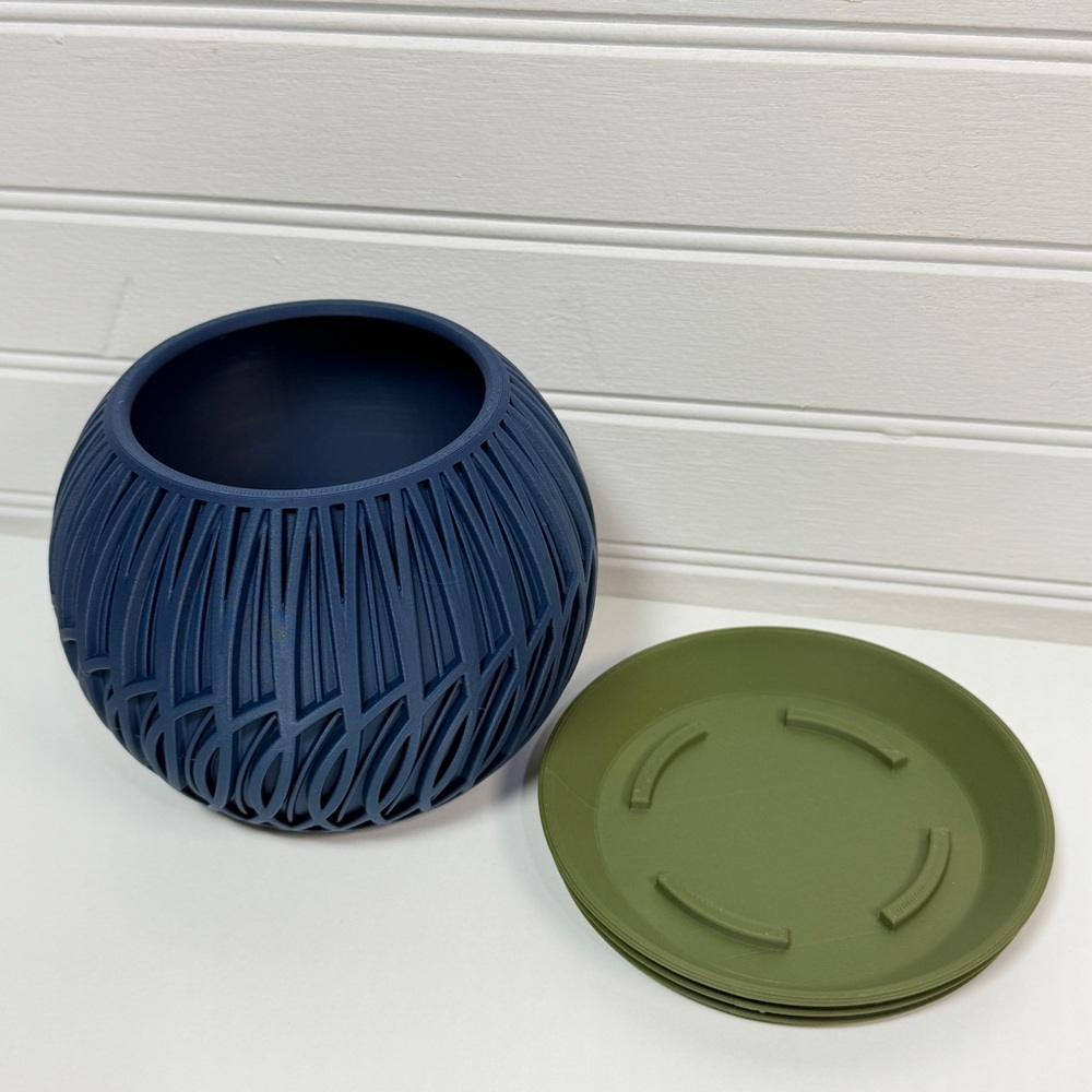 The Zyra Planter, Indoor Flower Pot, Tabletop Planter, Ribbed Lattice Pattern - Picture 10 of 12